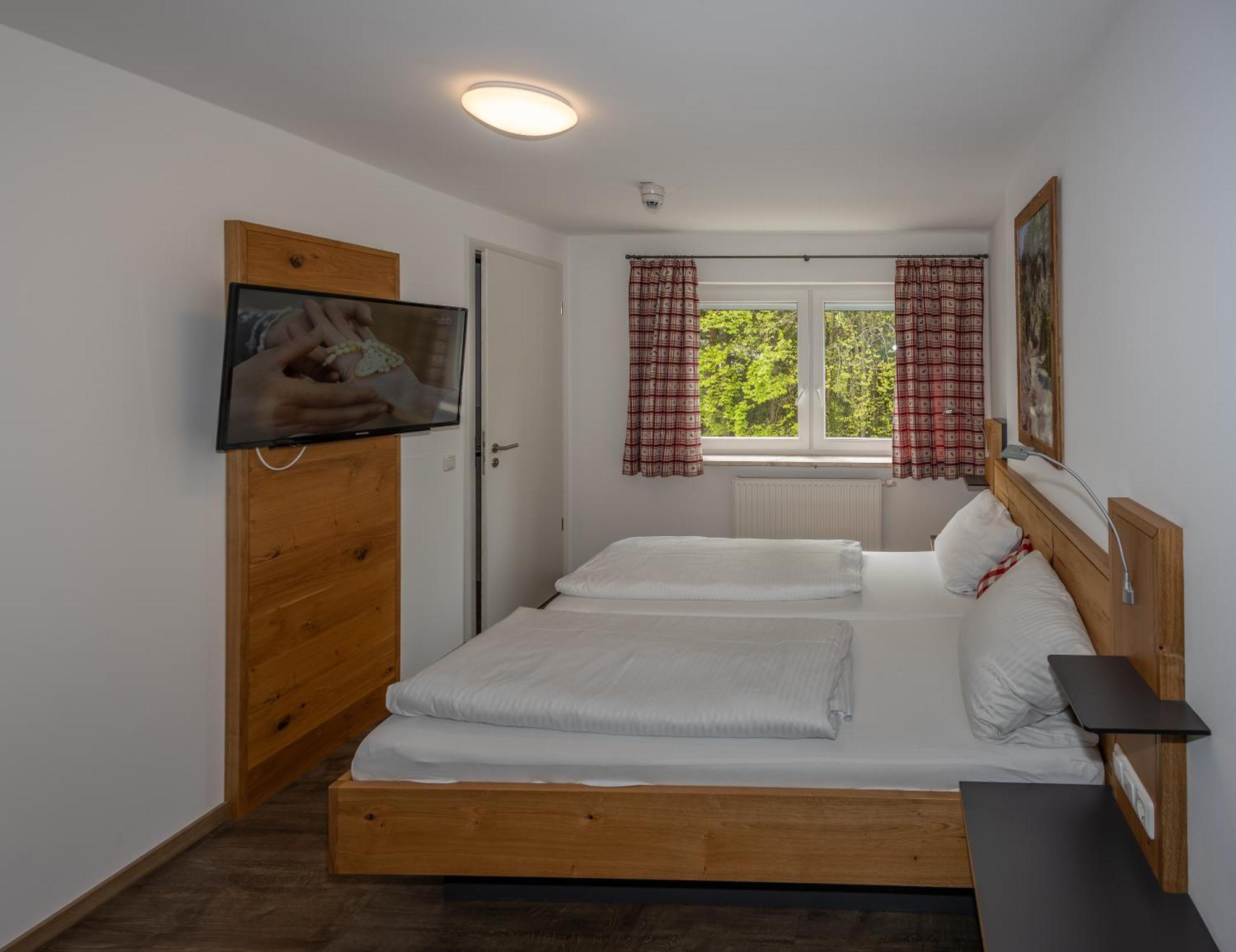 Isarwinkel Hotel Geretsried Bagian luar foto