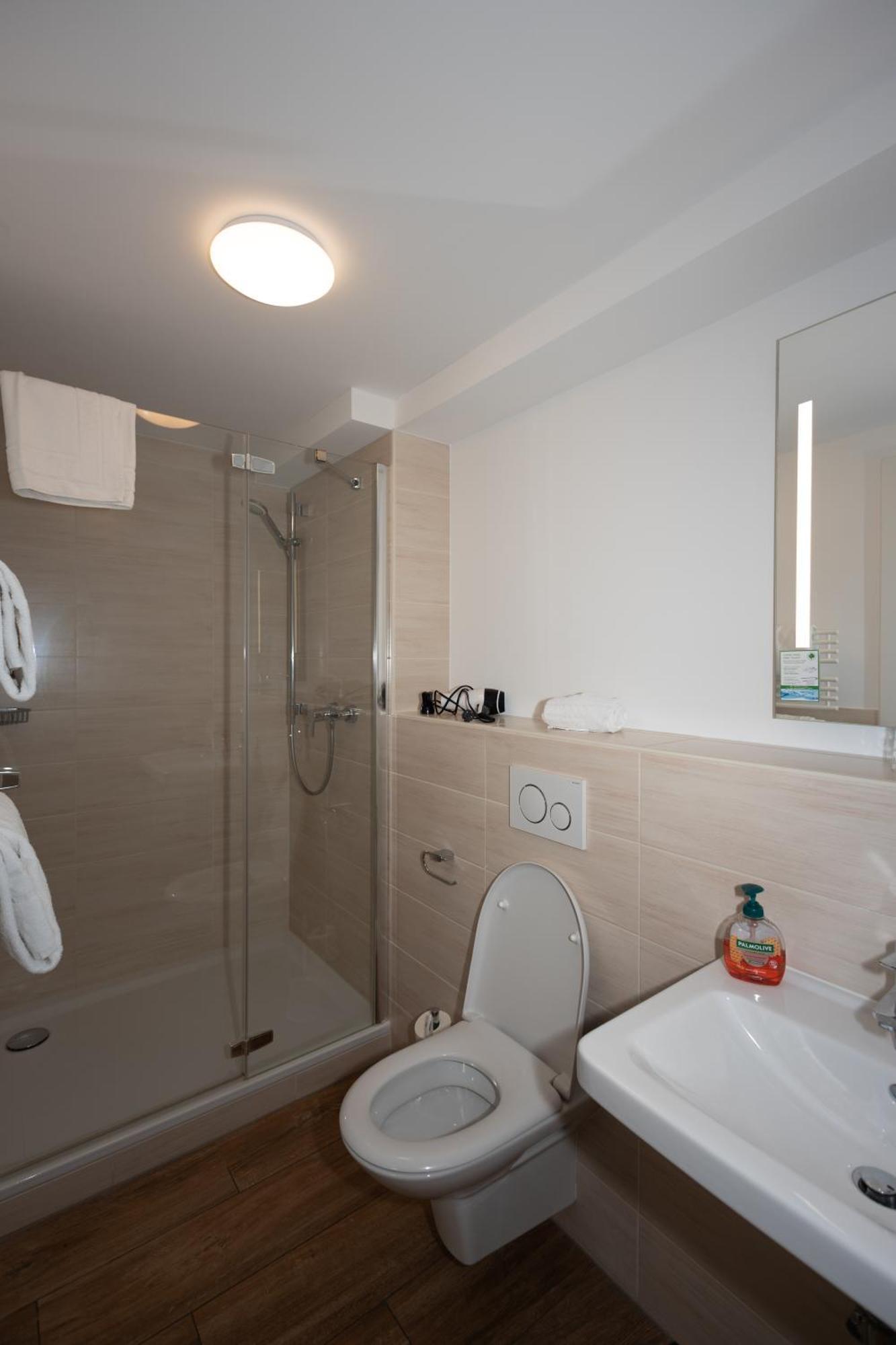Isarwinkel Hotel Geretsried Bagian luar foto